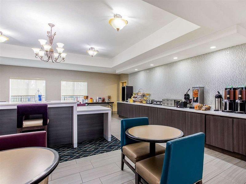 La Quinta Inn & Suites Fultondale Bagian luar foto