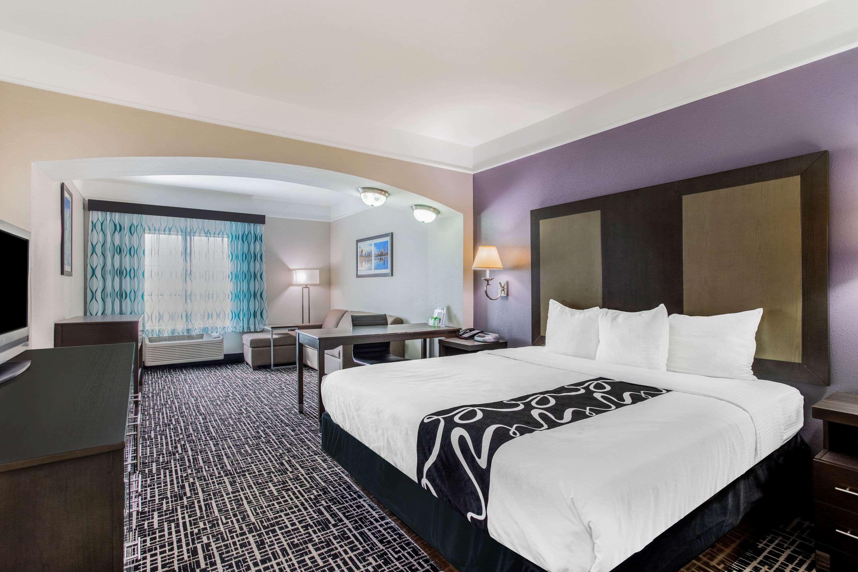La Quinta Inn & Suites Fultondale Bagian luar foto