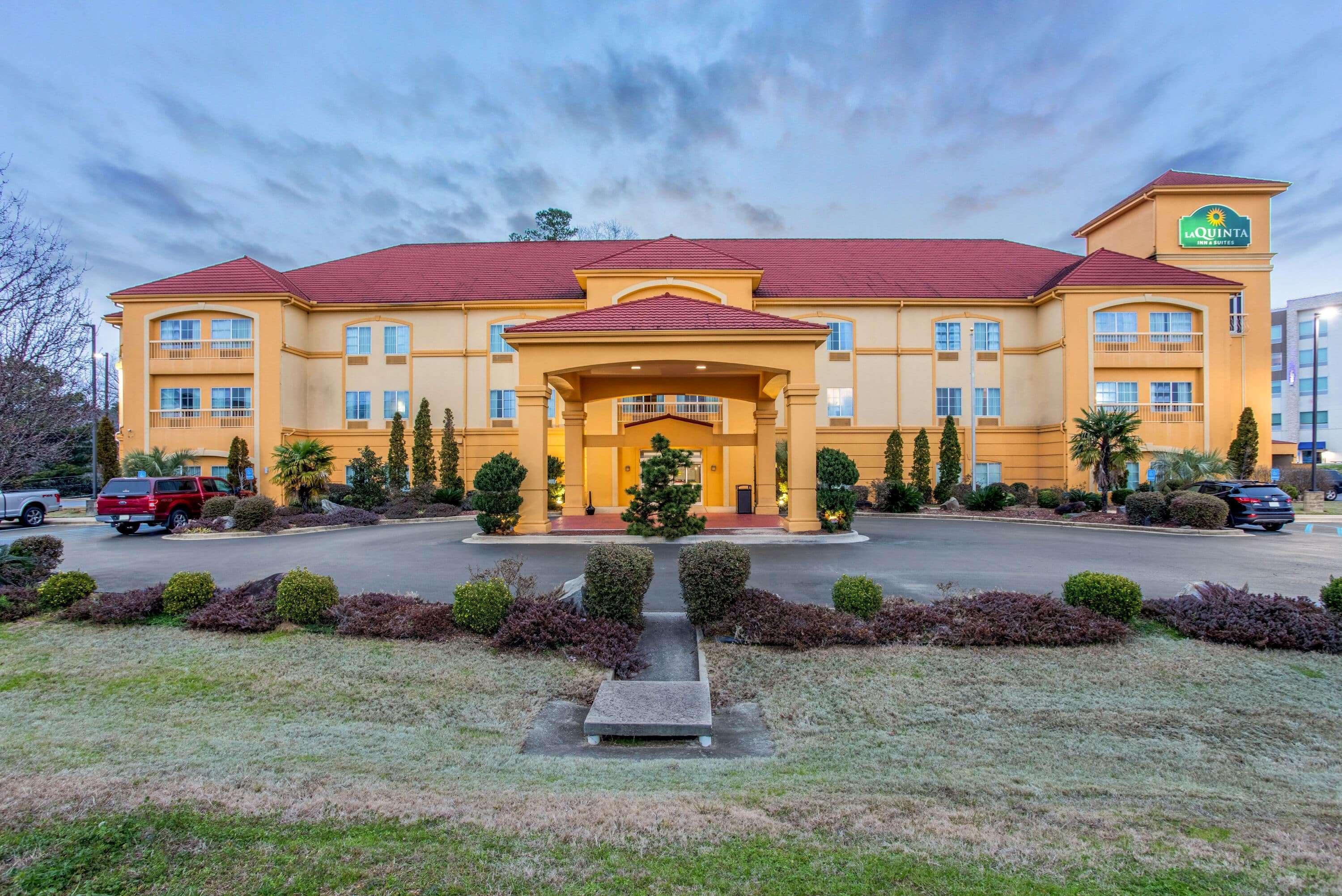 La Quinta Inn & Suites Fultondale Bagian luar foto