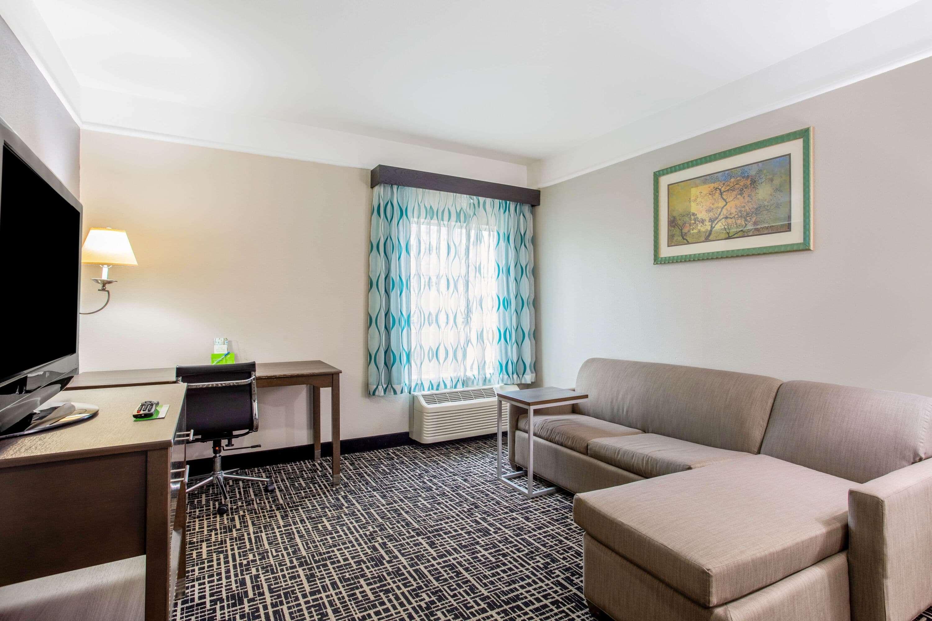 La Quinta Inn & Suites Fultondale Bagian luar foto