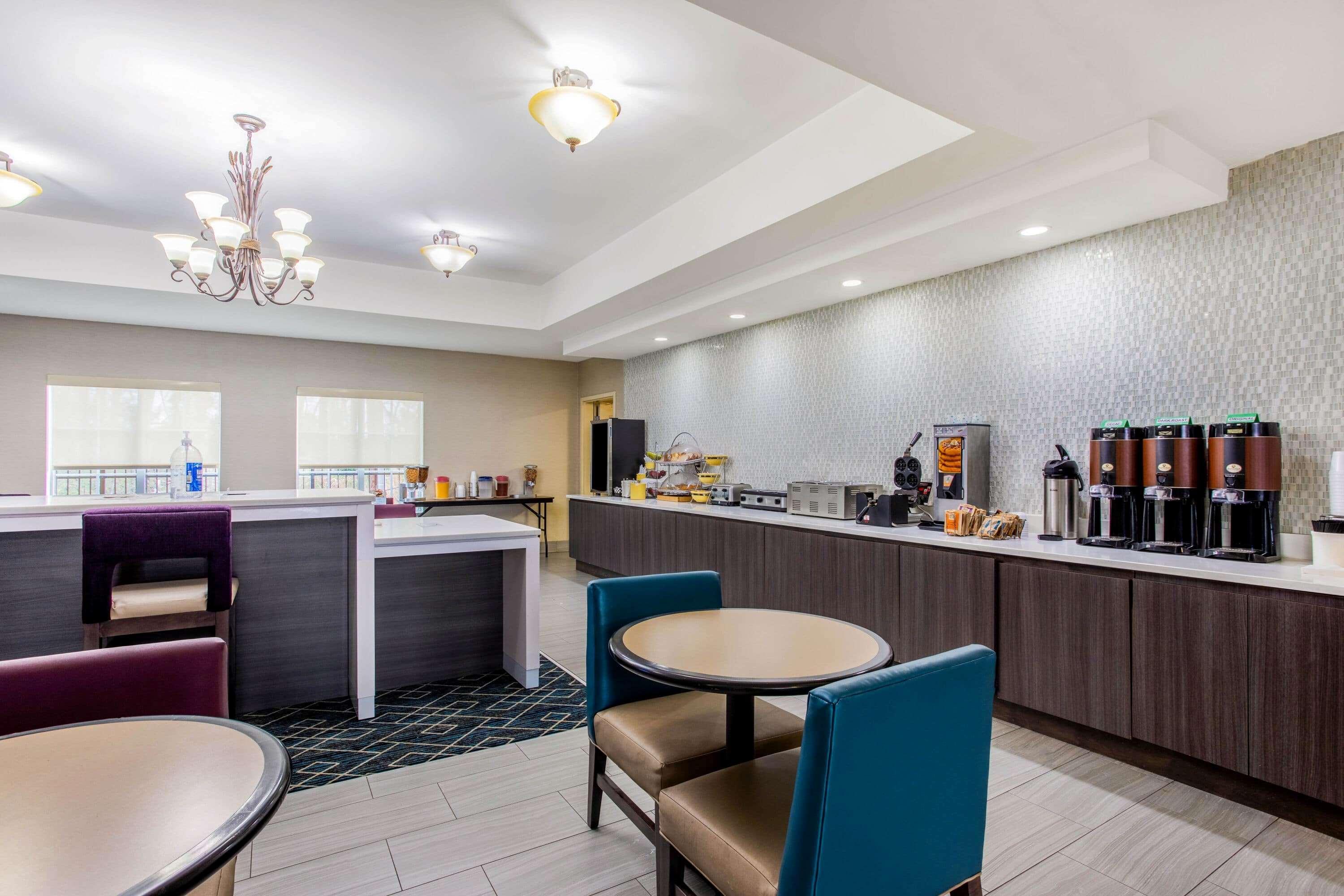 La Quinta Inn & Suites Fultondale Bagian luar foto