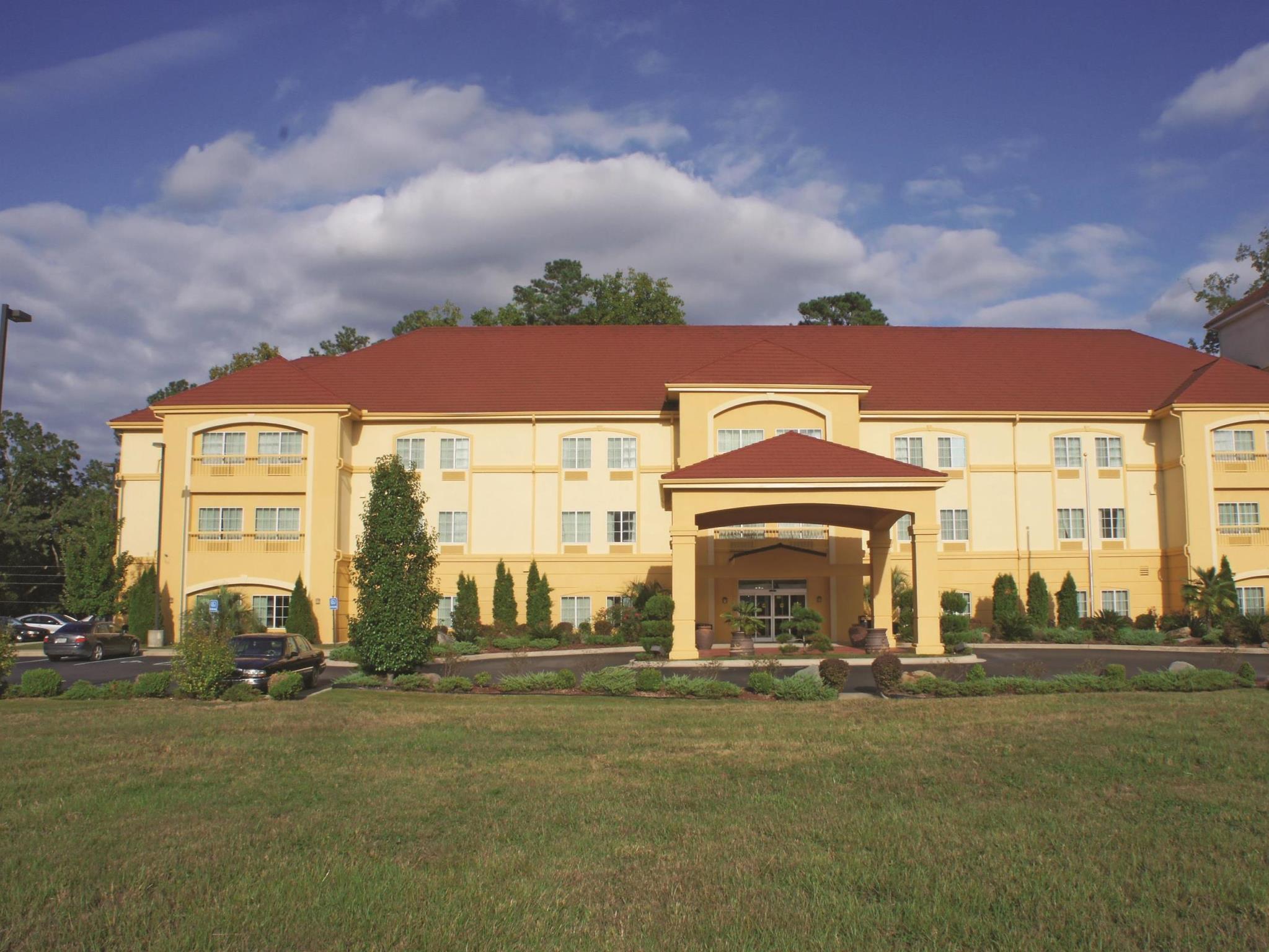 La Quinta Inn & Suites Fultondale Bagian luar foto