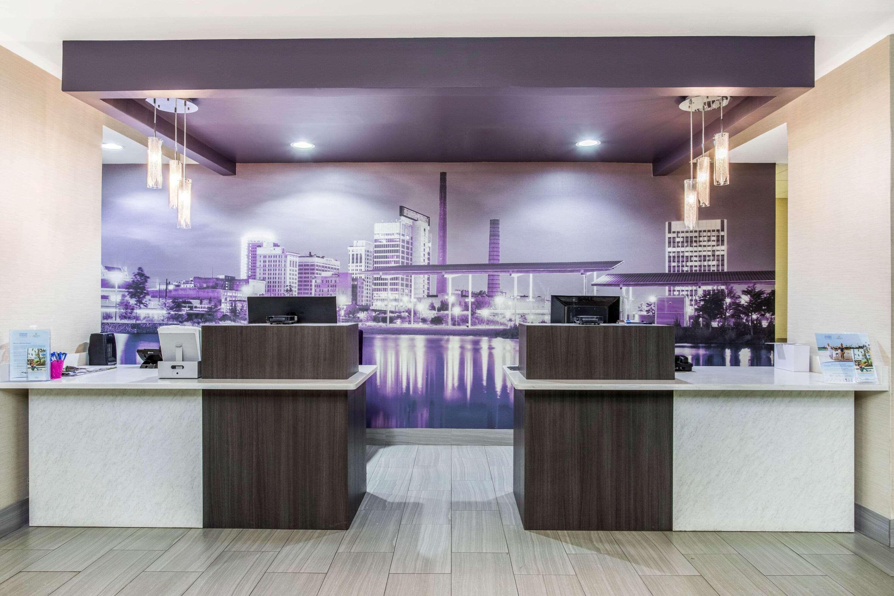La Quinta Inn & Suites Fultondale Bagian luar foto