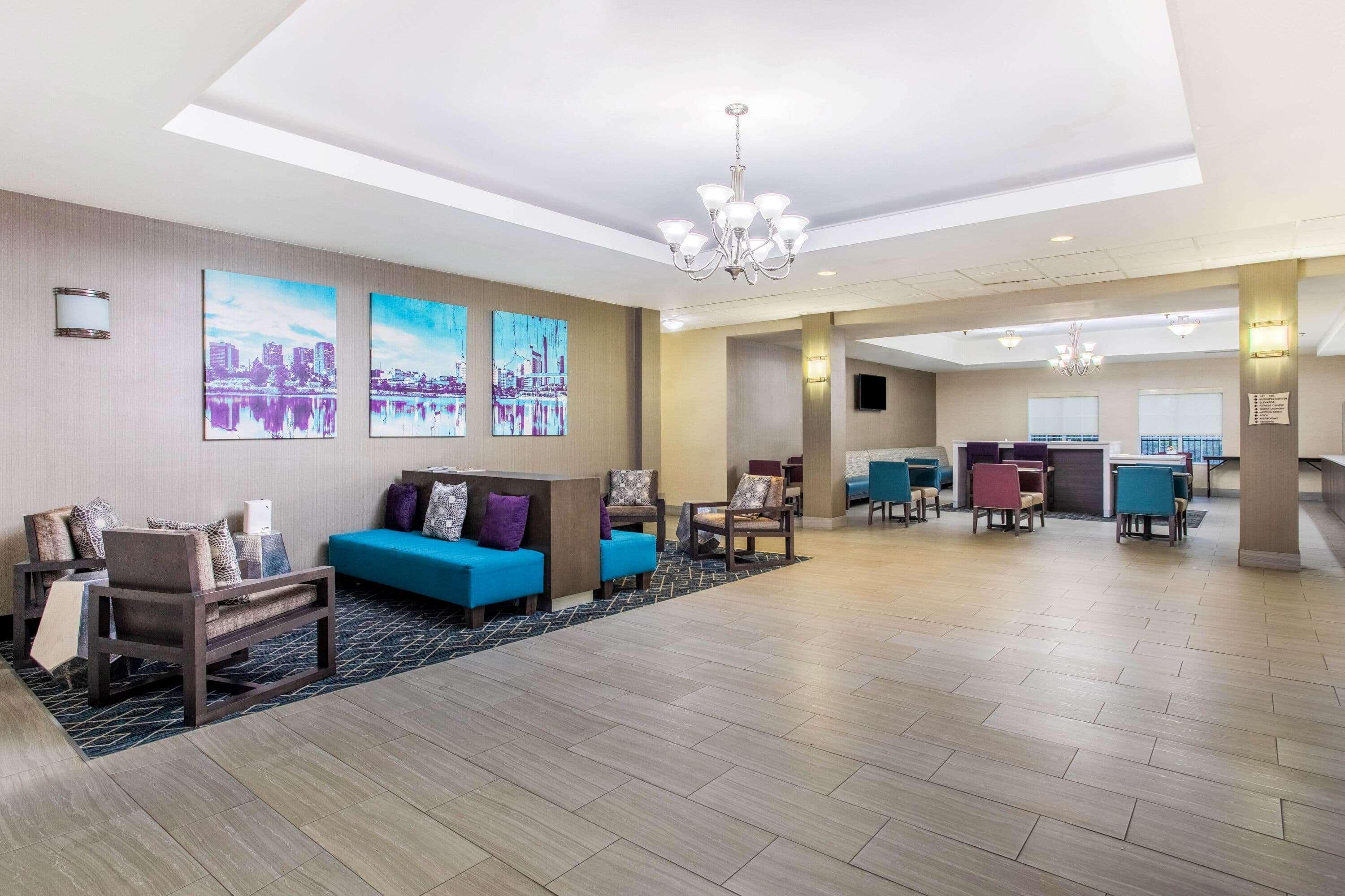 La Quinta Inn & Suites Fultondale Bagian luar foto